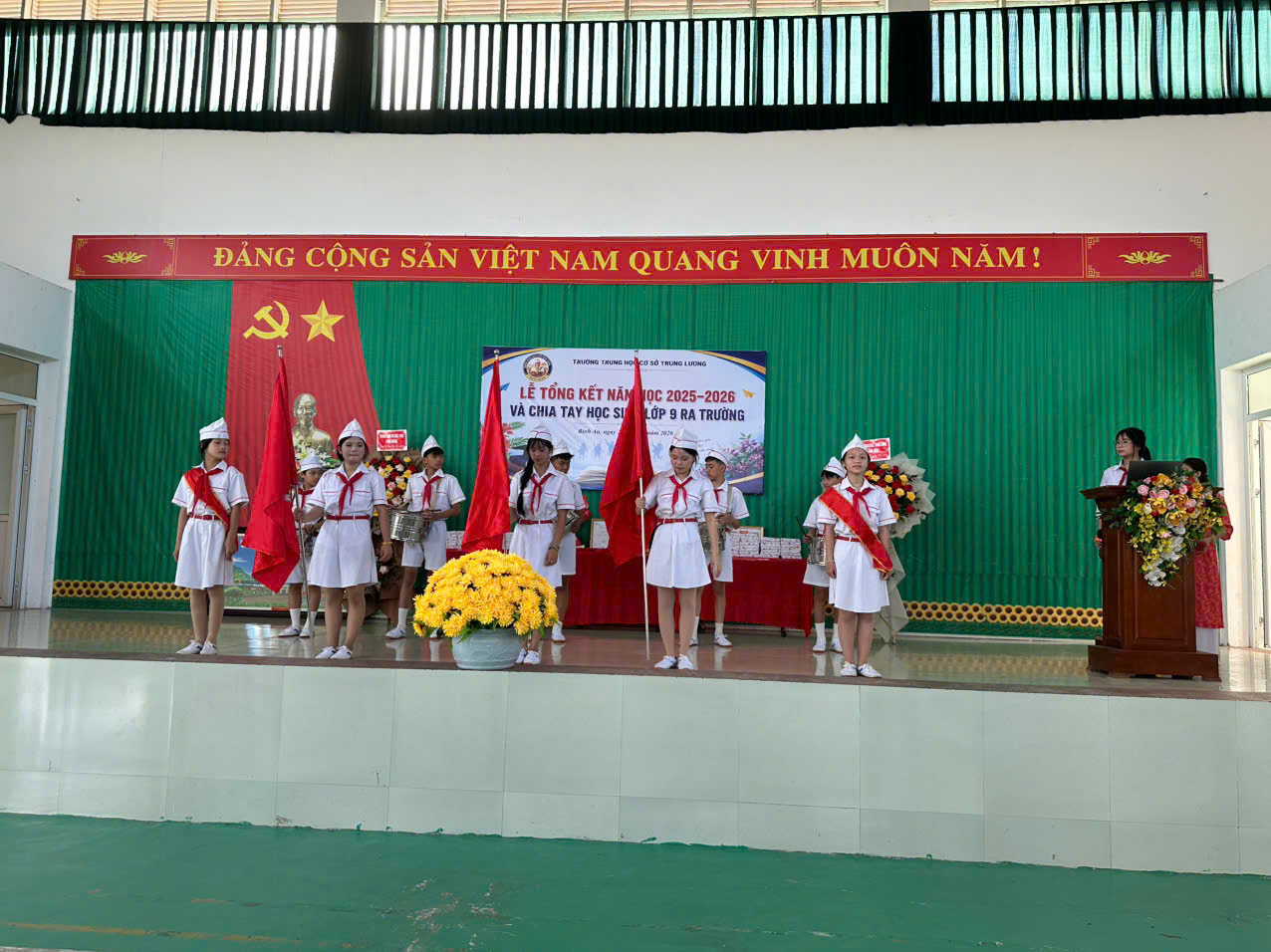 TRƯỜNG THCS TRUNG LƯƠNG TỔ CHỨC LỄ TỔNG KẾT NĂM HỌC 2025–2026 VÀ CHIA TAY HỌC SINH LỚP 9 RA TRƯỜNG