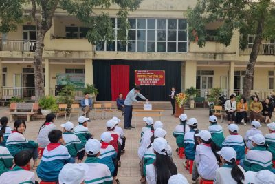 Trường THCS Trung Lương đã tham gia quyên góp ủng hộ đồng bào vùng lũ